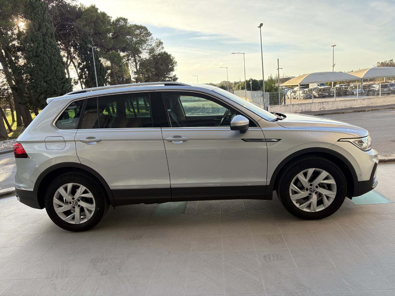 VOLKSWAGEN Tiguan 2.0 TDI 150 CV SCR DSG Elegance VIRTUAL - 4
