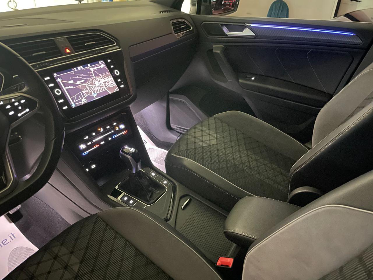 VOLKSWAGEN Tiguan 2.0 TDI 150 CV SCR DSG R-Line - 17