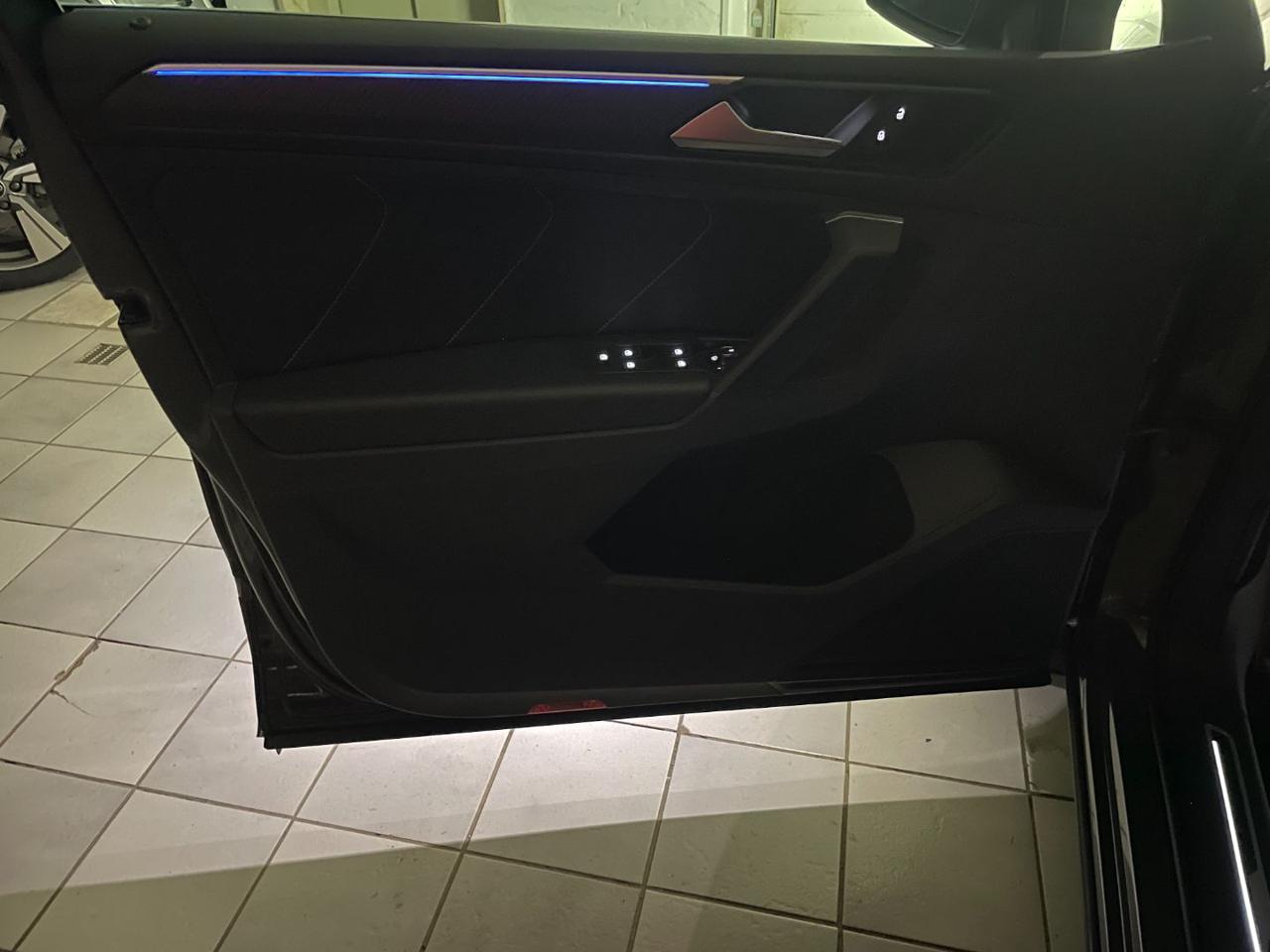 VOLKSWAGEN Tiguan 2.0 TDI 150 CV SCR DSG R-Line - 19