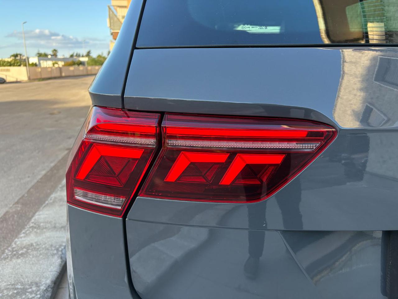 VOLKSWAGEN Tiguan 2.0 TDI 150 CV SCR DSG R-Line - 27