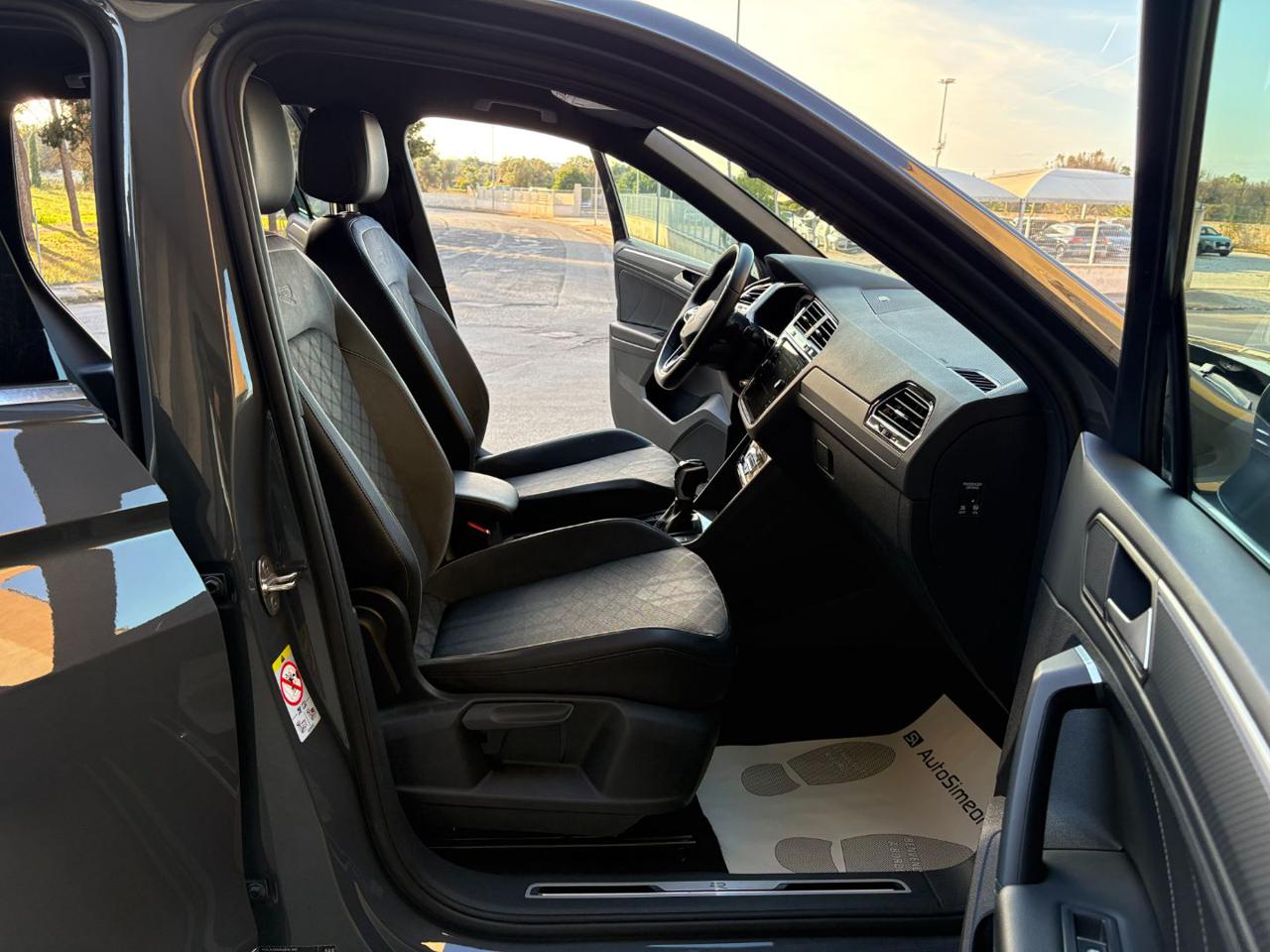 VOLKSWAGEN Tiguan 2.0 TDI 150 CV SCR DSG R-Line - 9