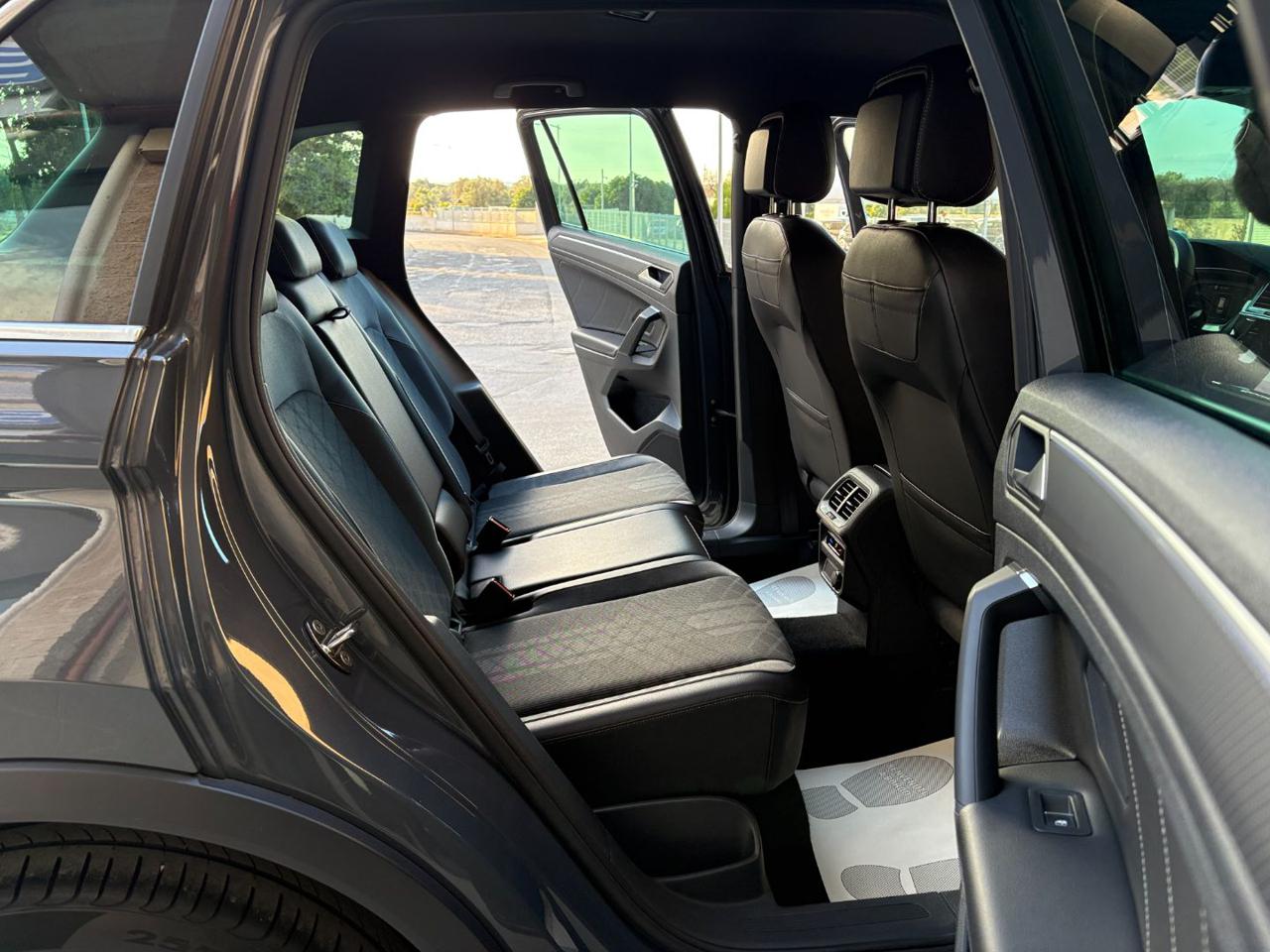 VOLKSWAGEN Tiguan 2.0 TDI 150 CV SCR DSG R-Line - 11