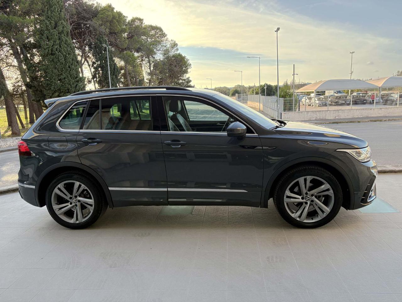 VOLKSWAGEN Tiguan 2.0 TDI 150 CV SCR DSG R-Line - 4