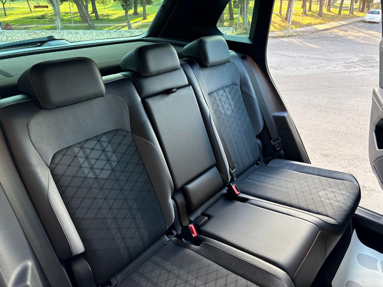 VOLKSWAGEN Tiguan 2.0 TDI 150 CV SCR DSG R-Line - 21