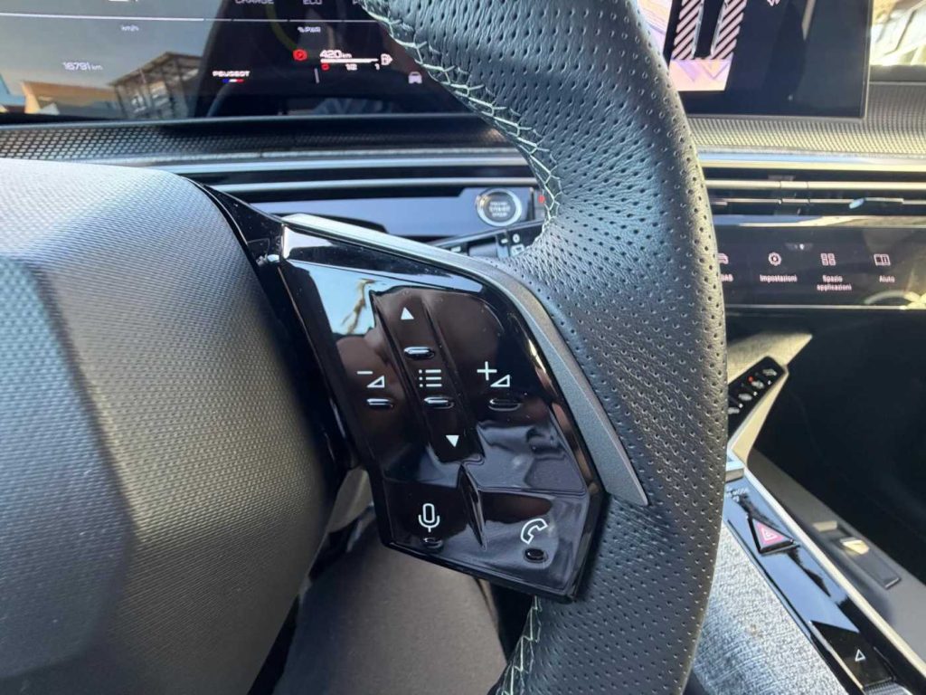 PEUGEOT 5008 1.2 hybrid GT 145cv 7p.ti e-dcs6 - 23