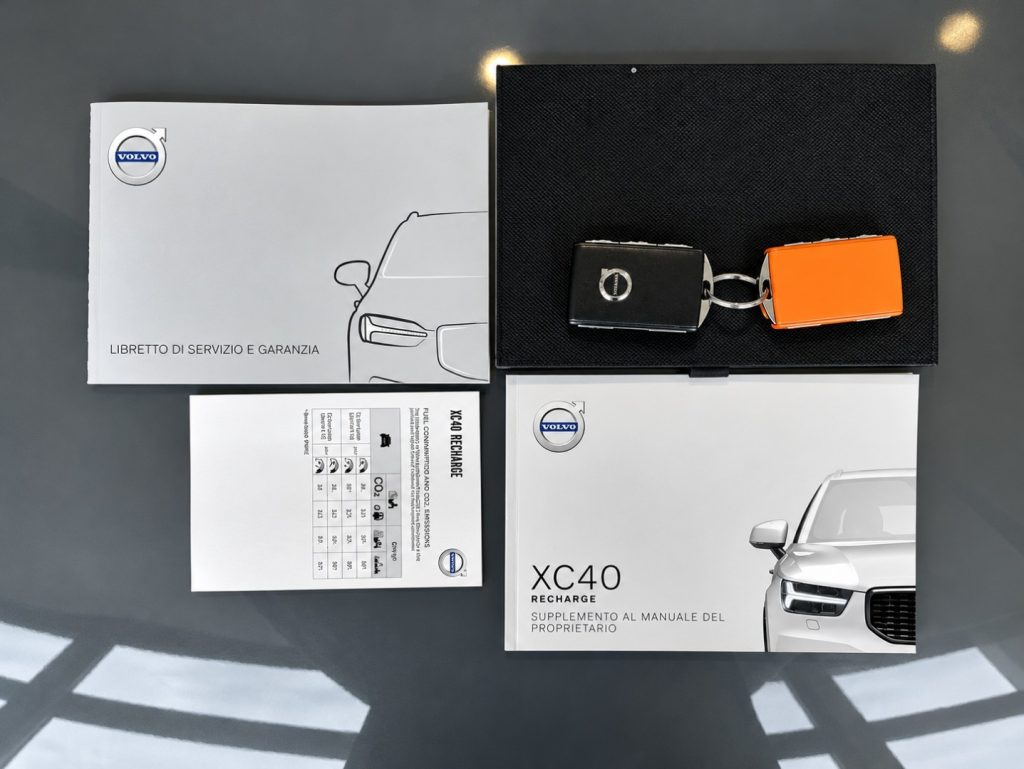 VOLVO XC40 T4 Recharge Plug-in Hybrid Inscription Expression - 24