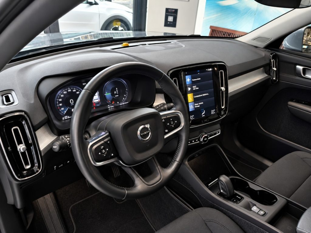 VOLVO XC40 T4 Recharge Plug-in Hybrid Inscription Expression - 10