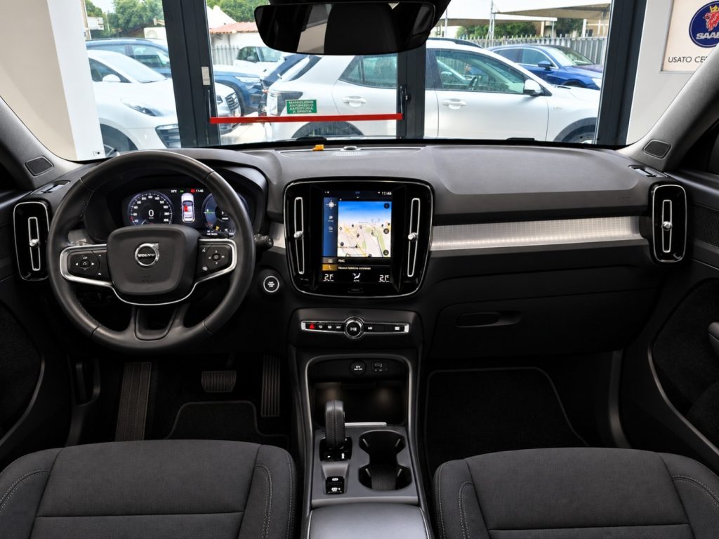 VOLVO XC40 T4 Recharge Plug-in Hybrid Inscription Expression - 16