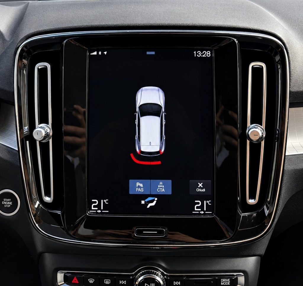 VOLVO XC40 T4 Recharge Plug-in Hybrid Inscription Expression - 14