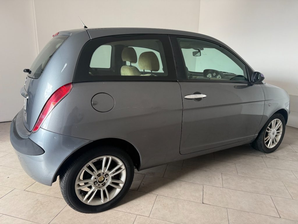 LANCIA Ypsilon 1.2 - 4