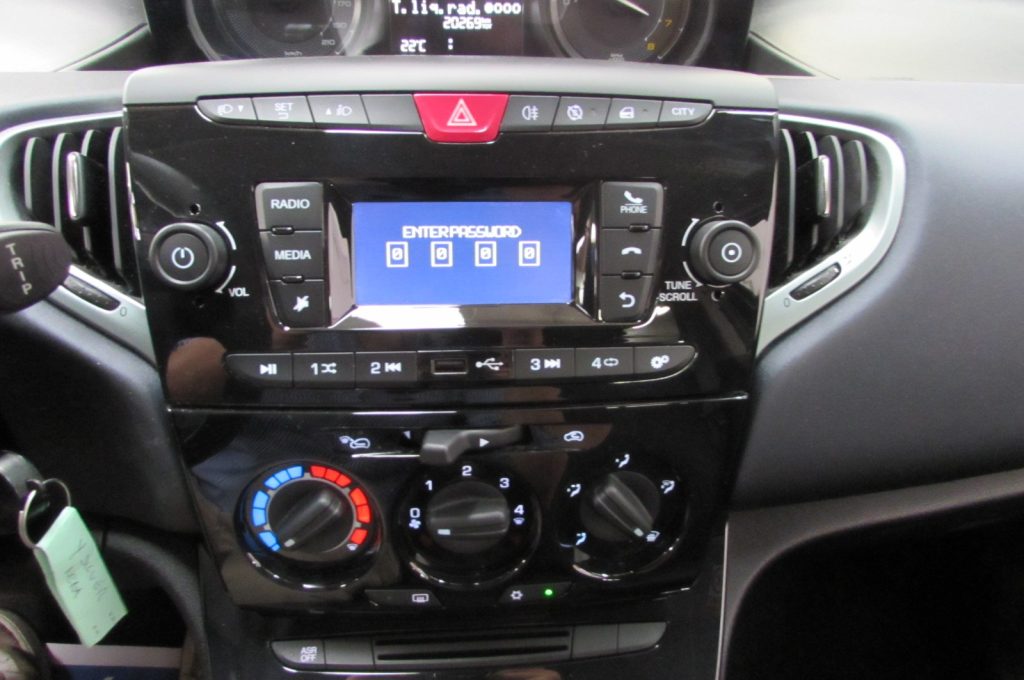LANCIA Ypsilon 1.0 FireFly 5 porte S&S Hybrid Oro - 9
