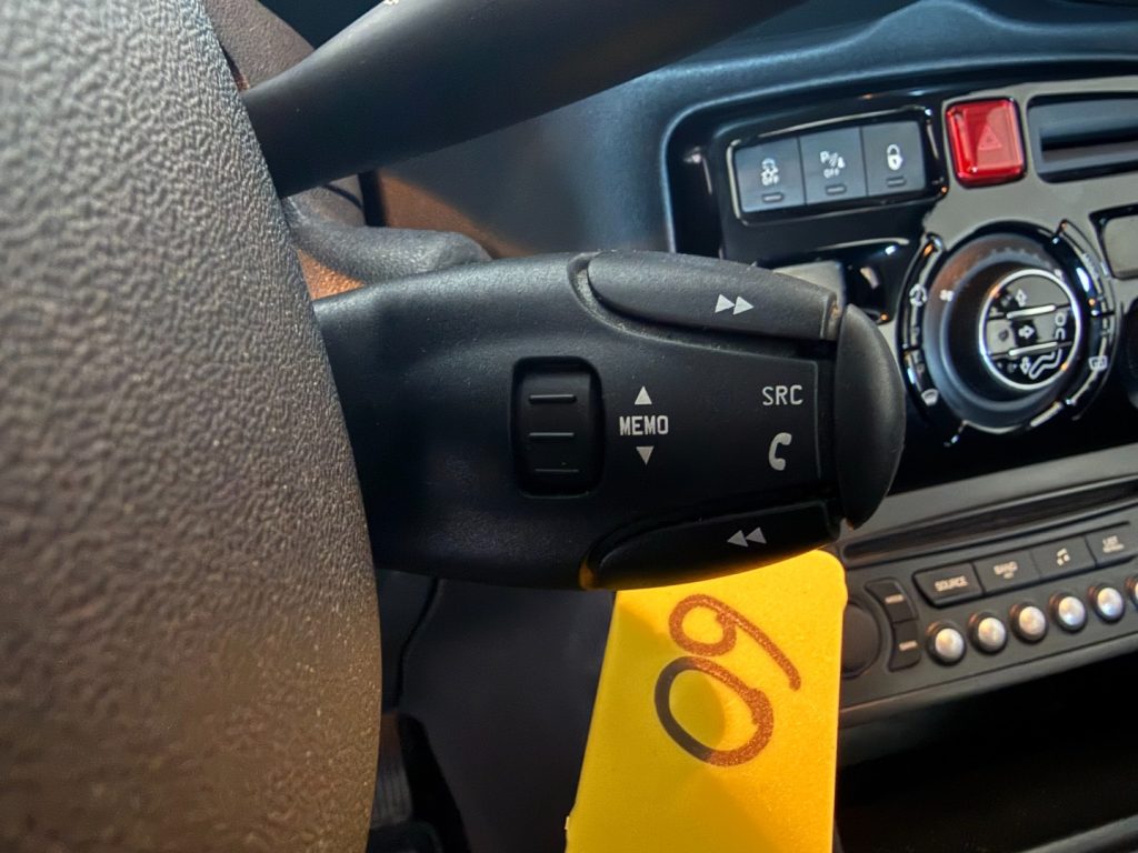 CITROEN C3 Picasso BlueHDi 100 Exclusive Cinema - 23
