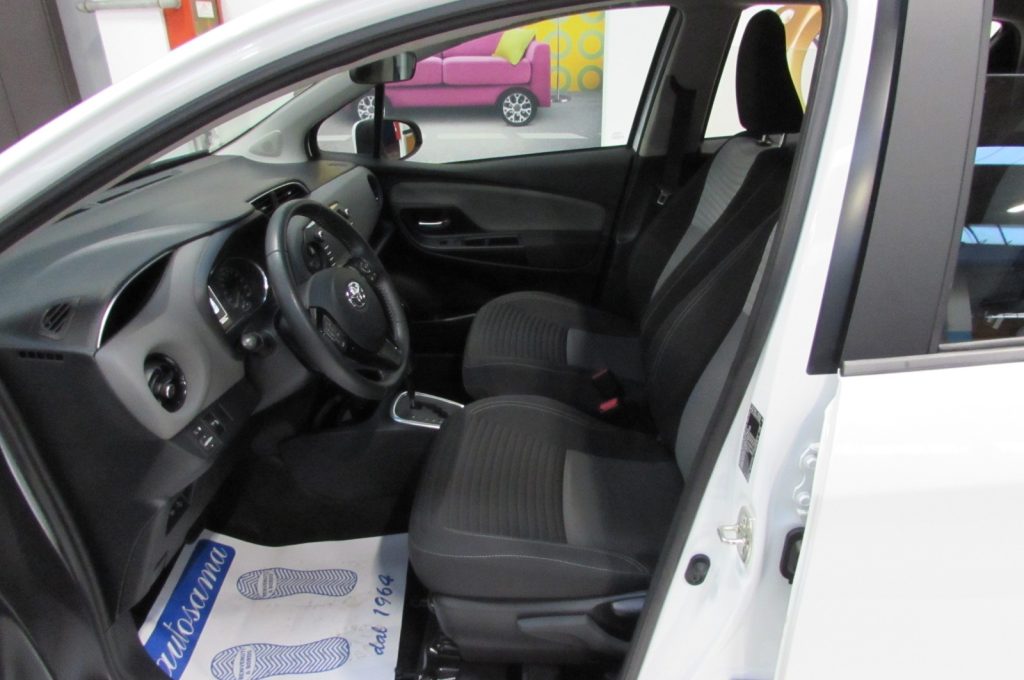 TOYOTA Yaris 1.5h 100CV Business  HYBRID 5 porte - 7