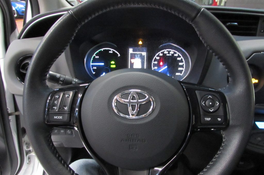 TOYOTA Yaris 1.5h 100CV Business  HYBRID 5 porte - 12