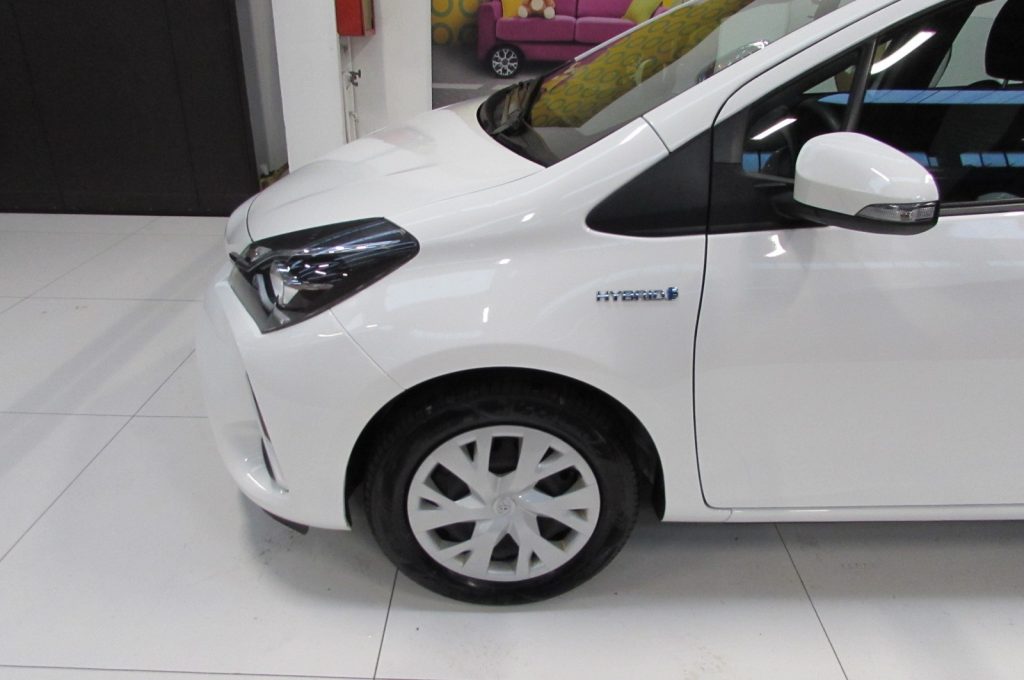 TOYOTA Yaris 1.5h 100CV Business  HYBRID 5 porte - 6