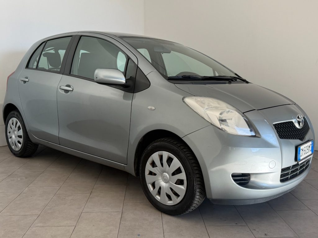 TOYOTA Yaris 1.0 5 porte Sol - 2