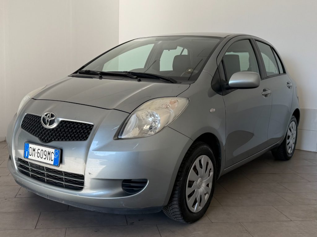 TOYOTA Yaris 1.0 5 porte Sol - 3