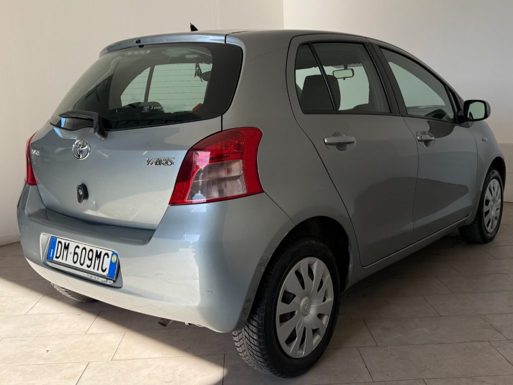 TOYOTA Yaris 1.0 5 porte Sol - 4