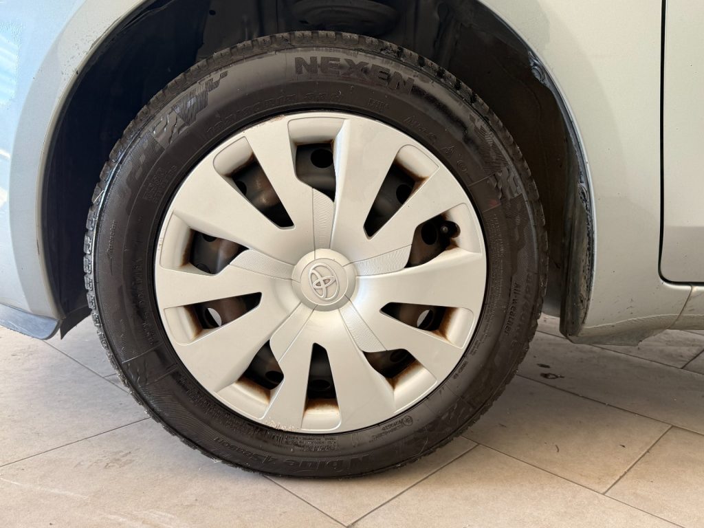 TOYOTA Yaris 1.0 5 porte Sol - 8