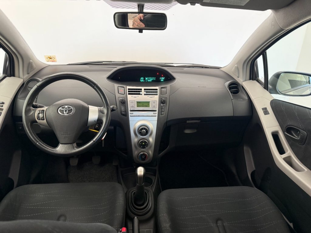 TOYOTA Yaris 1.0 5 porte Sol - 11