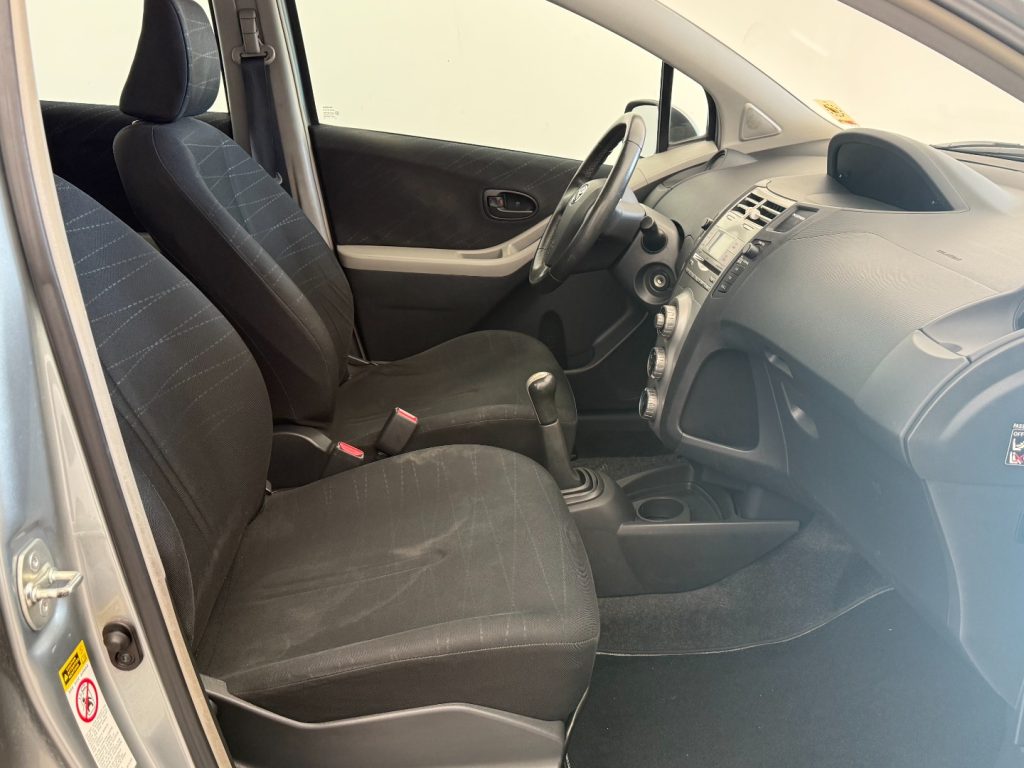TOYOTA Yaris 1.0 5 porte Sol - 13