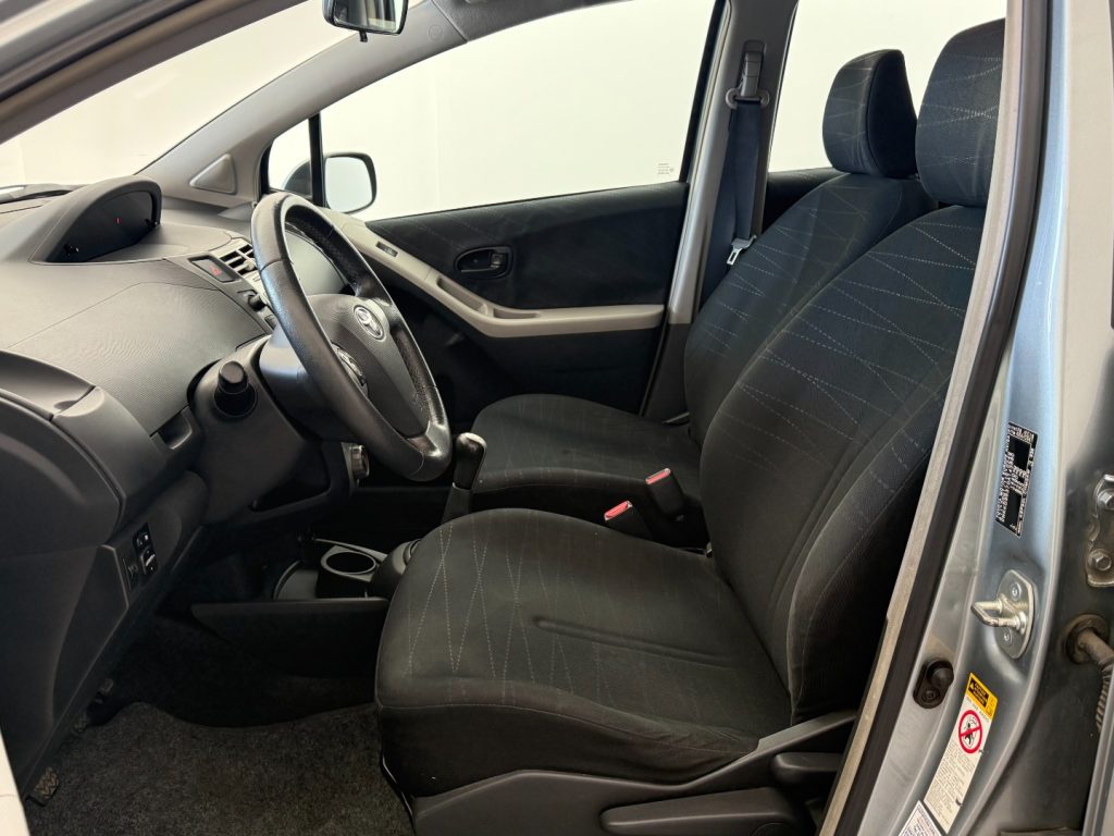 TOYOTA Yaris 1.0 5 porte Sol - 16