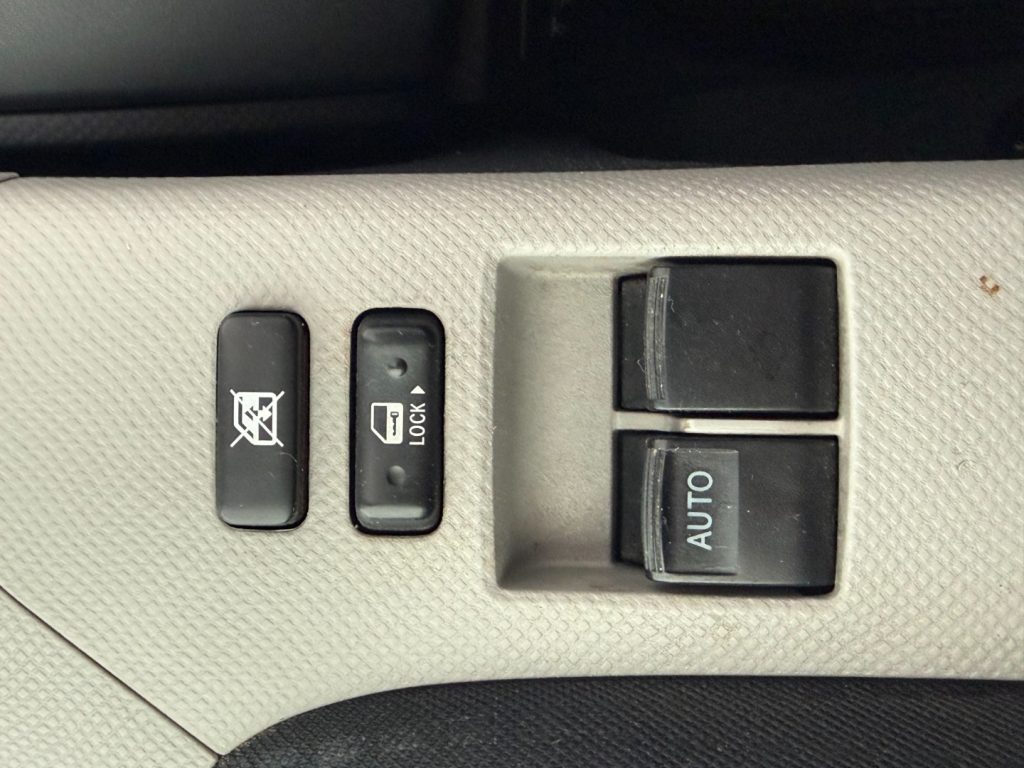 TOYOTA Yaris 1.0 5 porte Sol - 19
