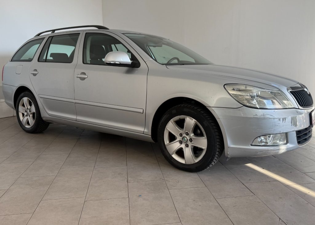SKODA Octavia 1.6 TDI CR F.AP. Wagon Elegance - 3