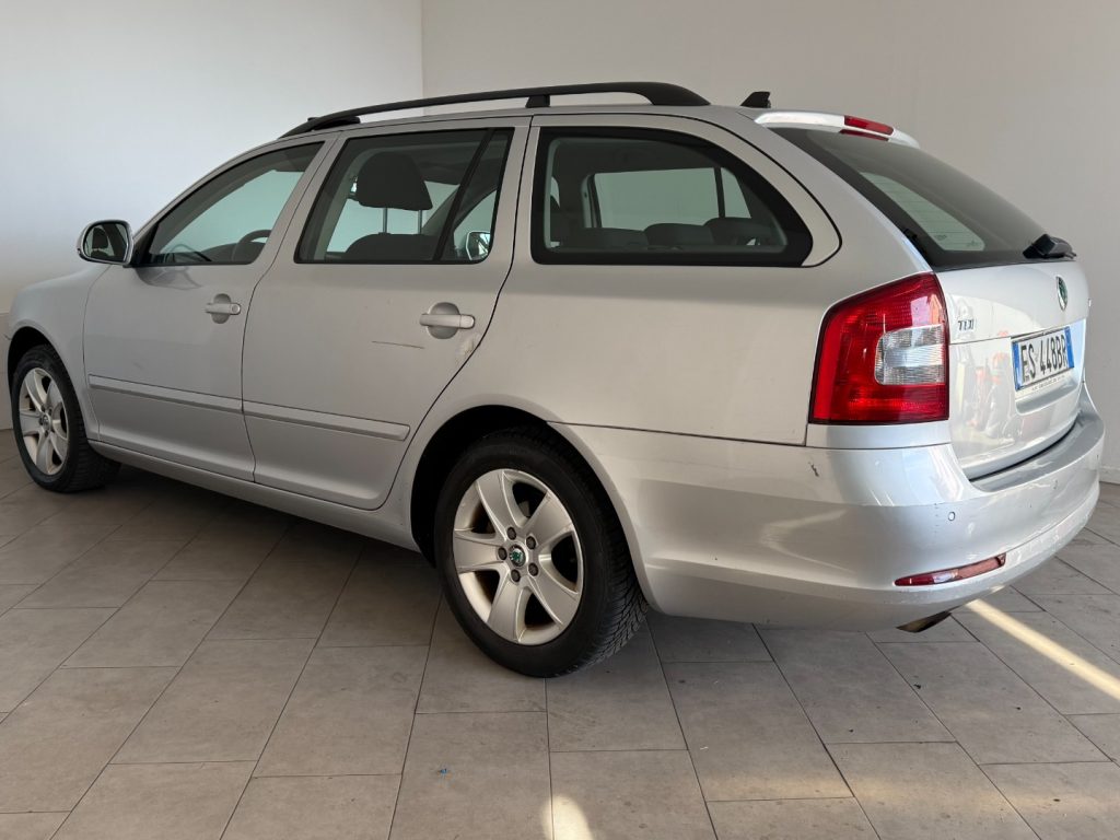 SKODA Octavia 1.6 TDI CR F.AP. Wagon Elegance - 6