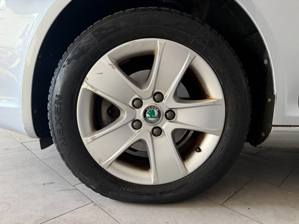 SKODA Octavia 1.6 TDI CR F.AP. Wagon Elegance - 8