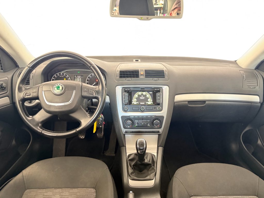 SKODA Octavia 1.6 TDI CR F.AP. Wagon Elegance - 9