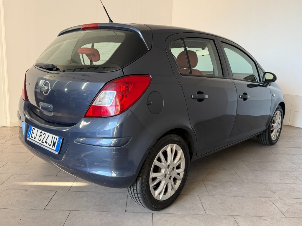 OPEL Corsa 1.2 5 porte Cosmo - 4