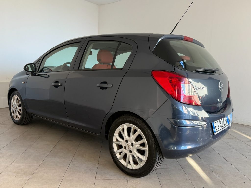 OPEL Corsa 1.2 5 porte Cosmo - 6