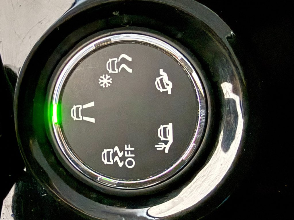PEUGEOT 2008 1° serie 1.6 e-HDi 115 CV Stop&Start Féline - 12
