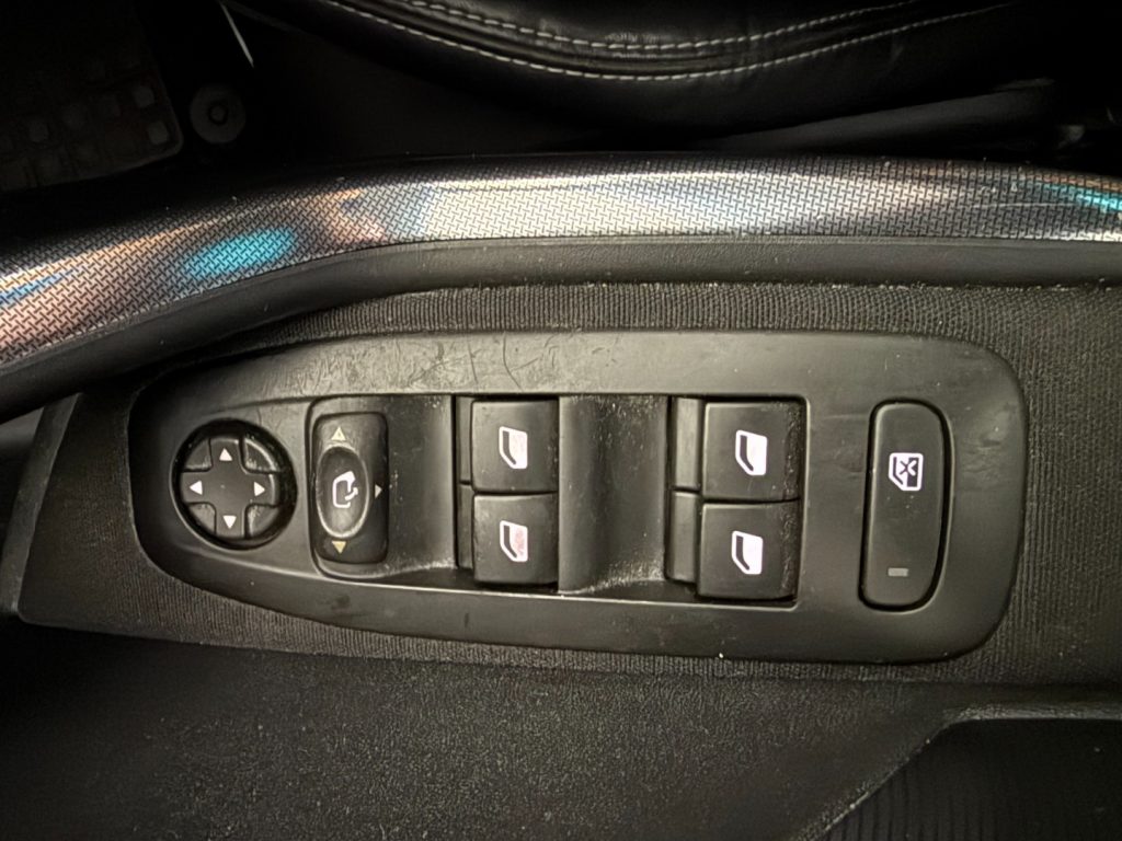 PEUGEOT 2008 1° serie 1.6 e-HDi 115 CV Stop&Start Féline - 15