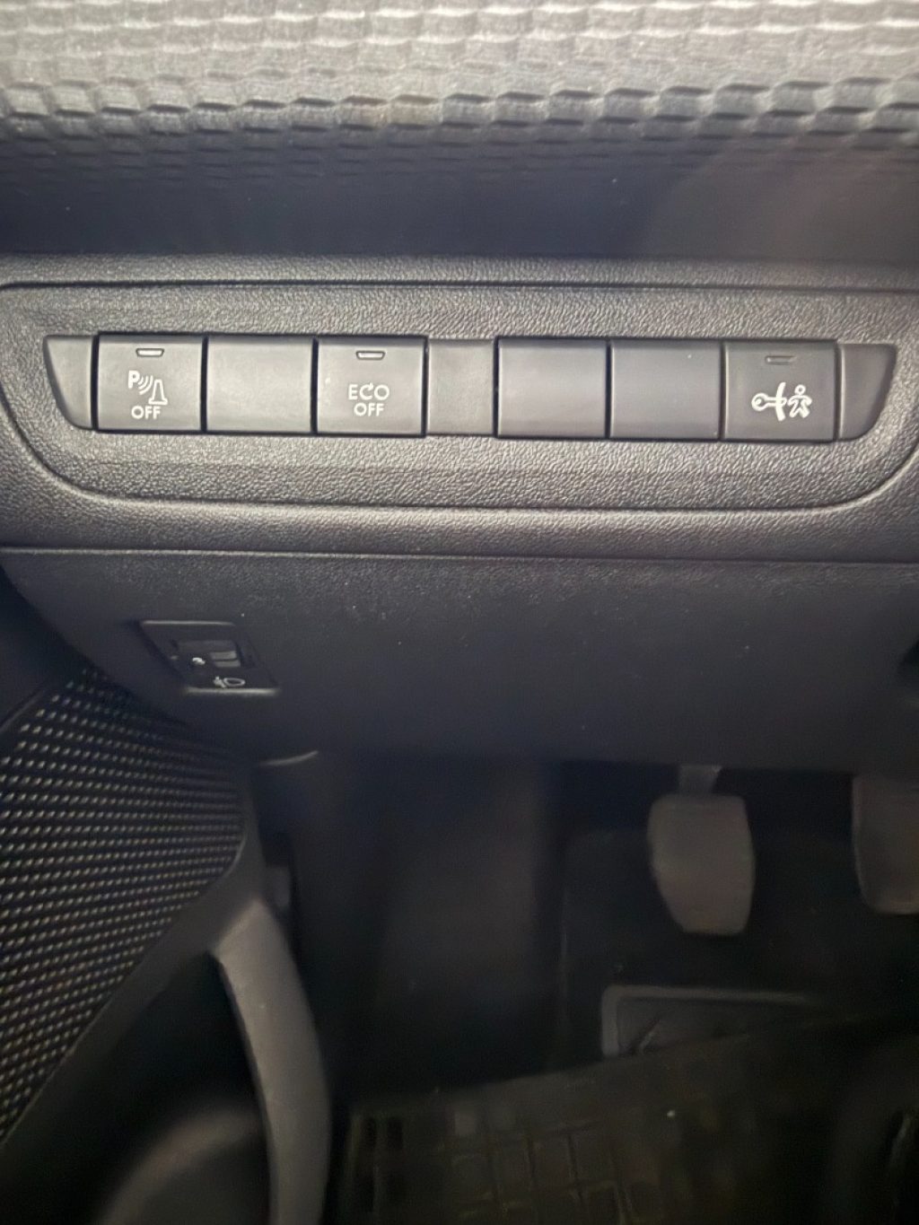 PEUGEOT 2008 1° serie 1.6 e-HDi 115 CV Stop&Start Féline - 17