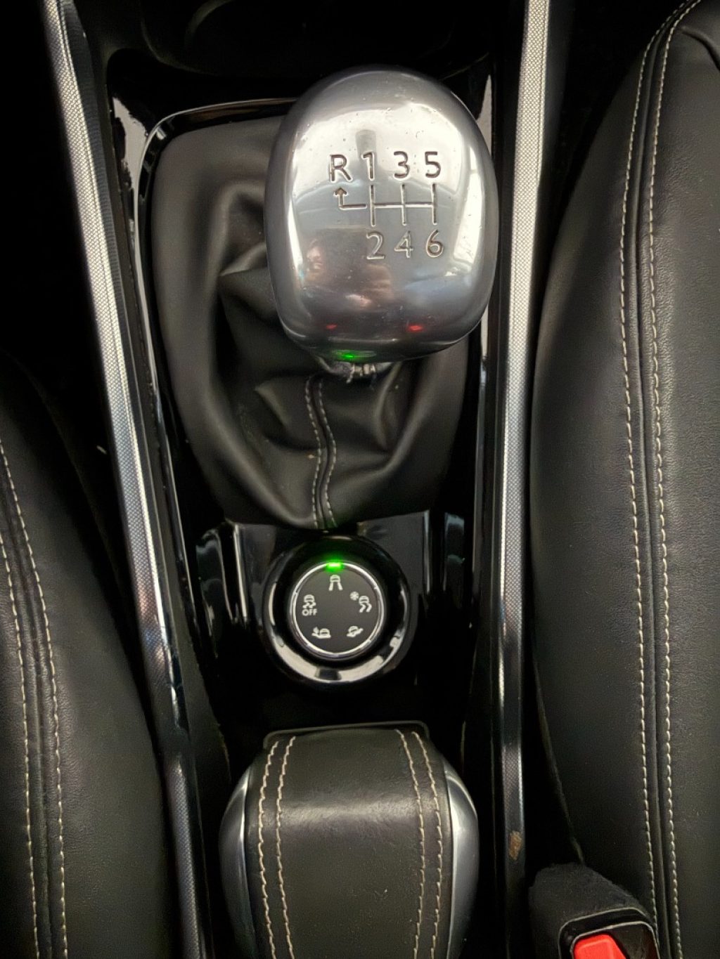 PEUGEOT 2008 1° serie 1.6 e-HDi 115 CV Stop&Start Féline - 19