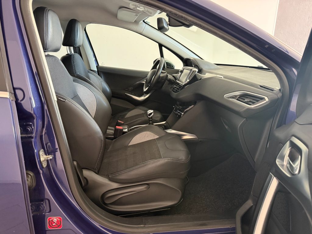 PEUGEOT 2008 1° serie 1.6 e-HDi 115 CV Stop&Start Féline - 21