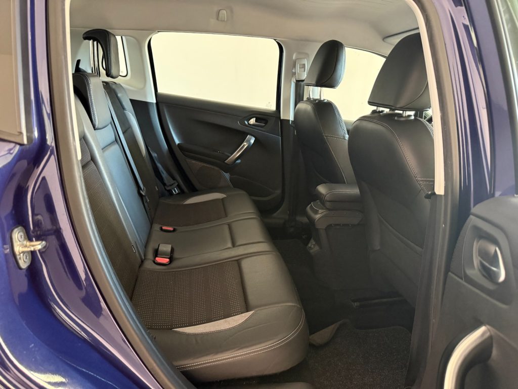 PEUGEOT 2008 1° serie 1.6 e-HDi 115 CV Stop&Start Féline - 22