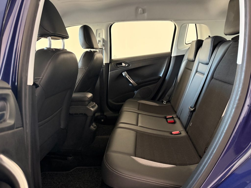 PEUGEOT 2008 1° serie 1.6 e-HDi 115 CV Stop&Start Féline - 23