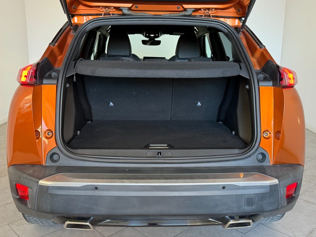 PEUGEOT 2008 PureTech 130 S&S GT Line - 9