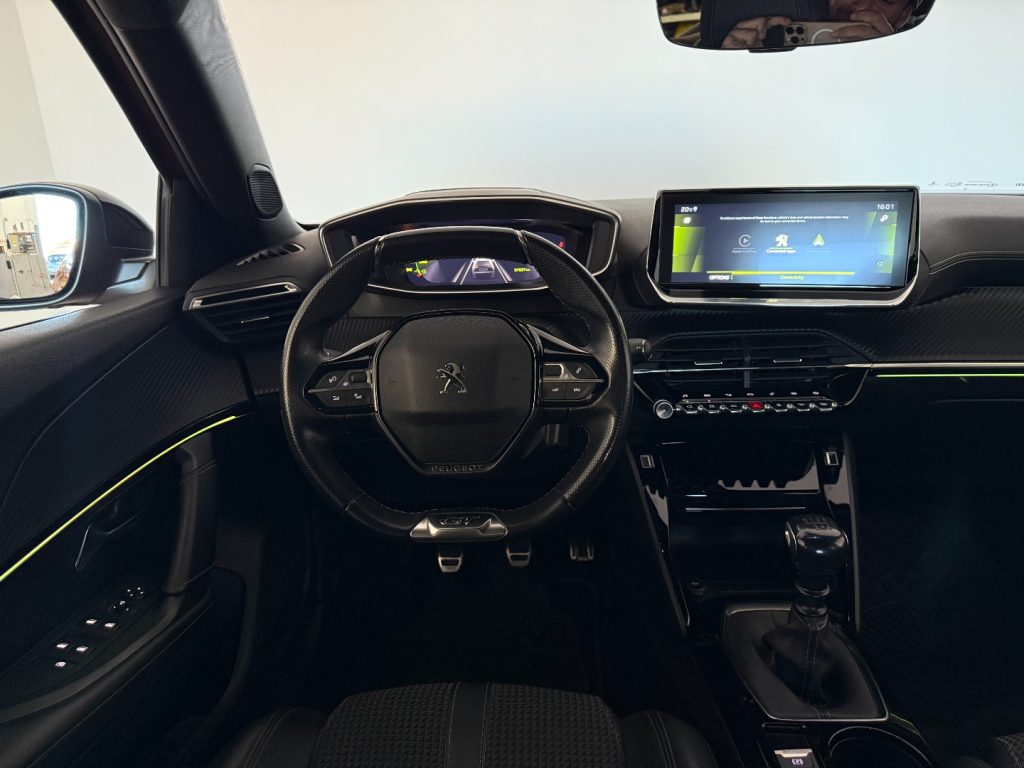 PEUGEOT 2008 PureTech 130 S&S GT Line - 15