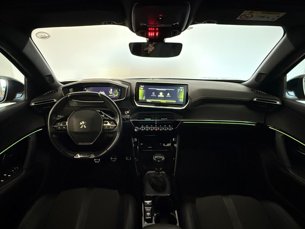 PEUGEOT 2008 PureTech 130 S&S GT Line - 16