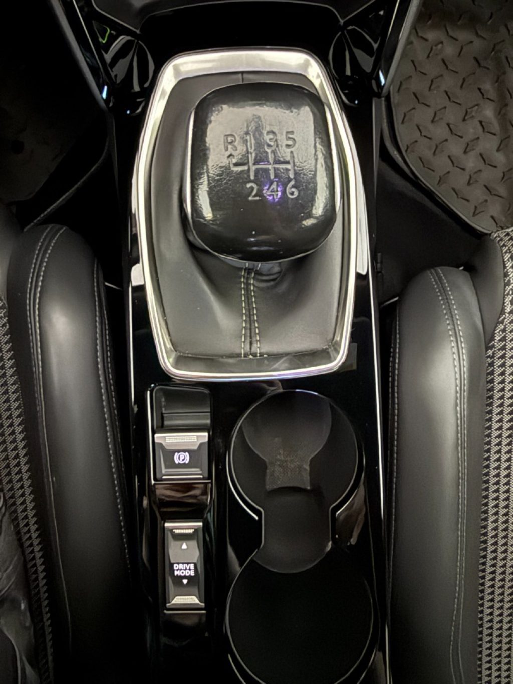 PEUGEOT 2008 PureTech 130 S&S GT Line - 23