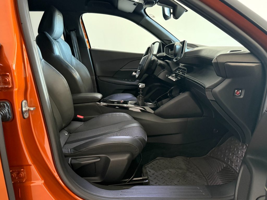 PEUGEOT 2008 PureTech 130 S&S GT Line - 26
