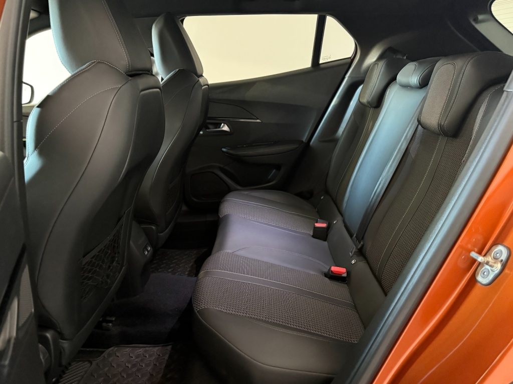 PEUGEOT 2008 PureTech 130 S&S GT Line - 27