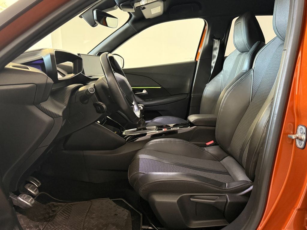 PEUGEOT 2008 PureTech 130 S&S GT Line - 28