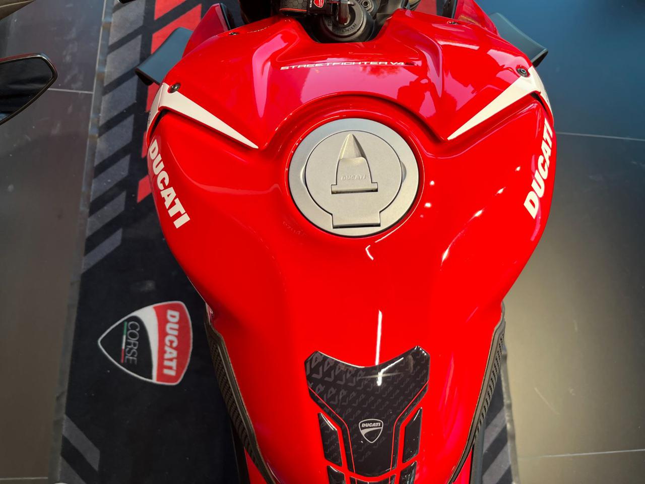 DUCATI Streetfighter V4 S RED - 9