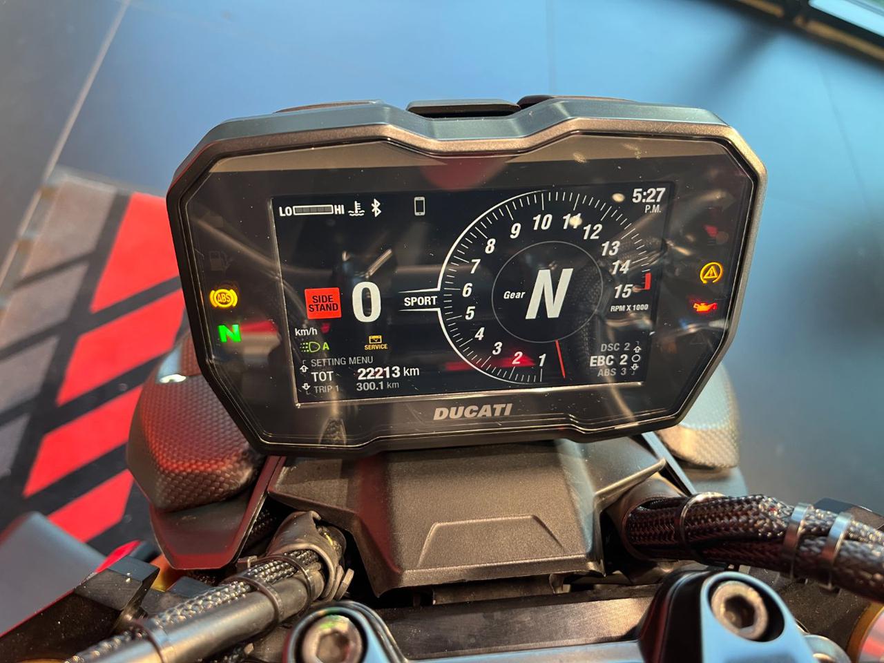 DUCATI Streetfighter V4 S RED - 12