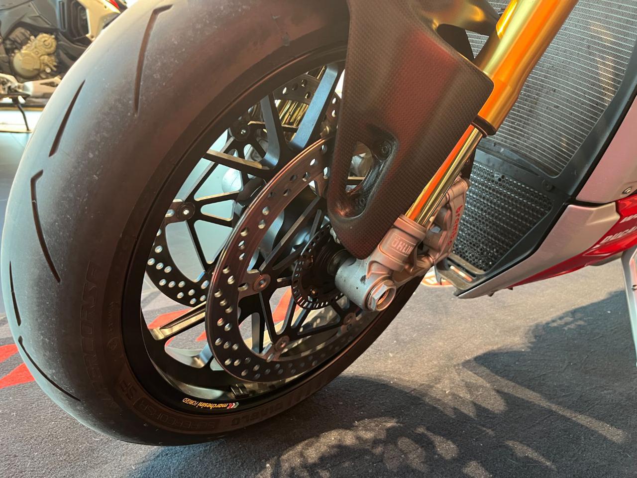 DUCATI Streetfighter V4 S RED - 3
